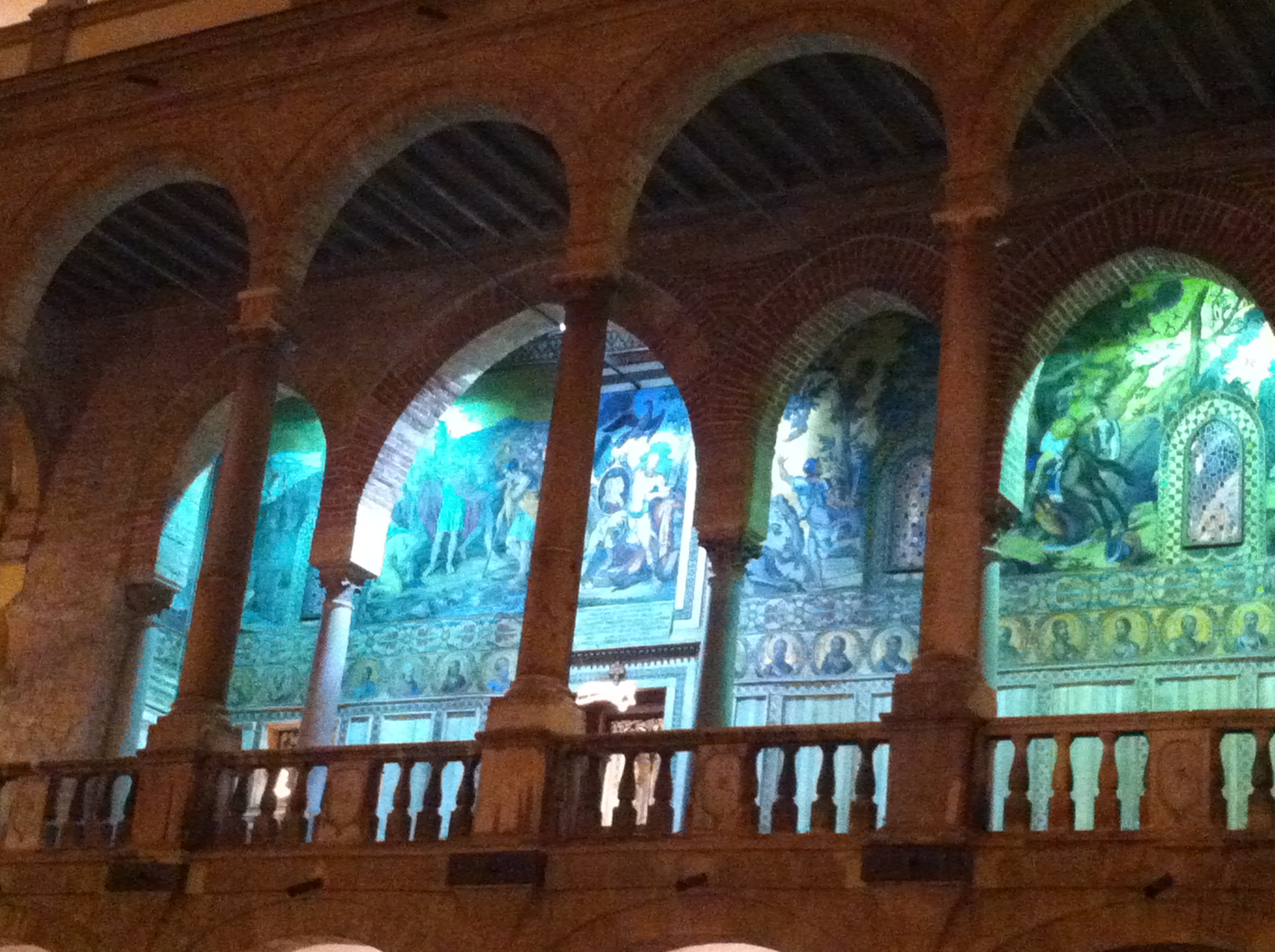 Foto della corte interna di Palazzo dei Normanni, sede dell'Assemblea Regionale Siciliana, scattata ieri sera da Pippo Tavolino prima di andare via, rasserenati dall'esito degli incontri